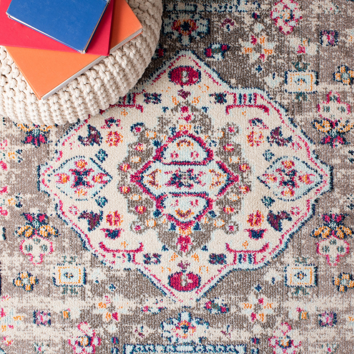 Safavieh Madison Mad468E Taupe/Ivory Rug.
