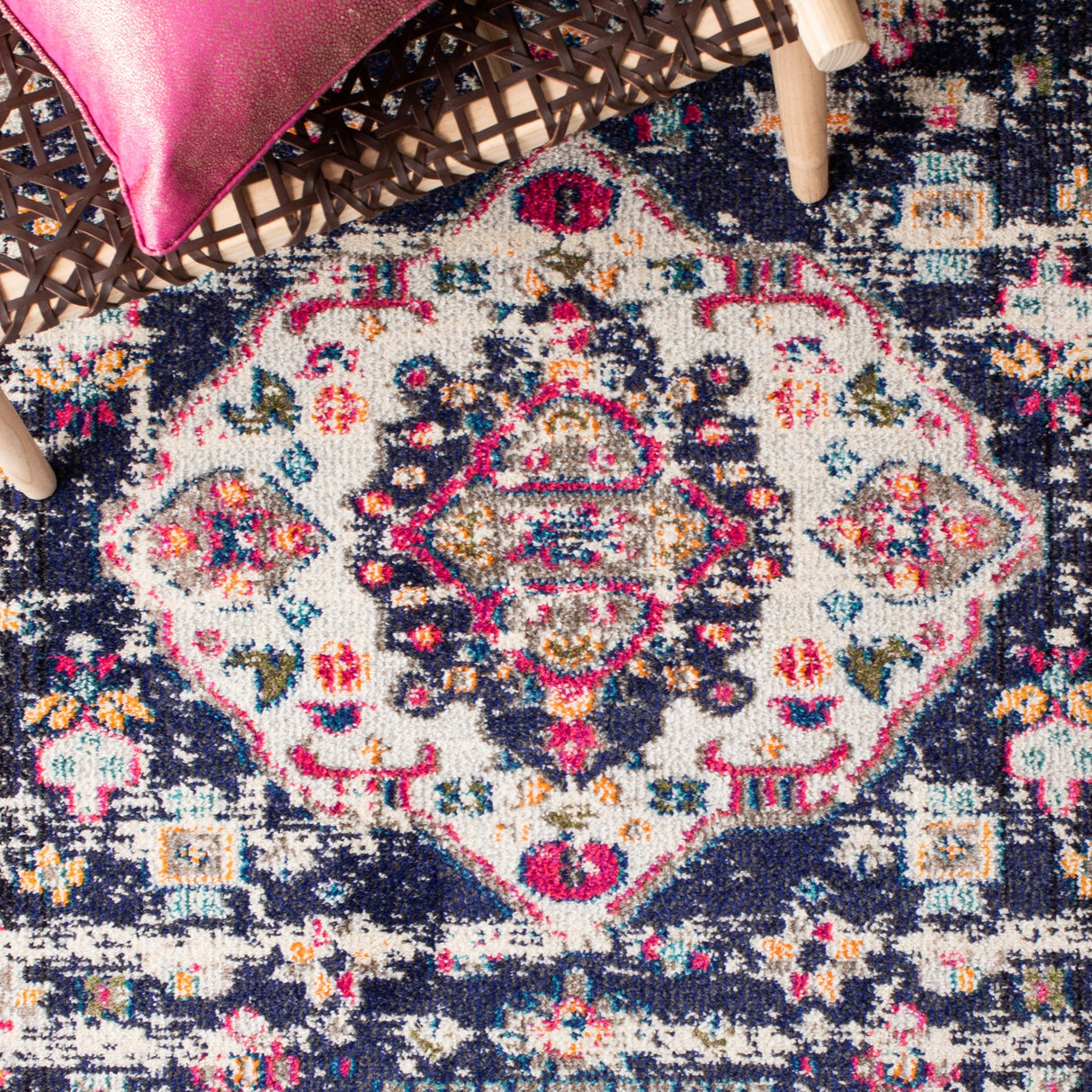 Safavieh Madison Mad468N Navy/Ivory Rug.