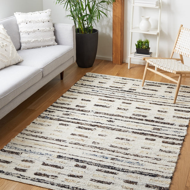 Safavieh Manhattan Man350A Ivory/Dark Brown Rug.