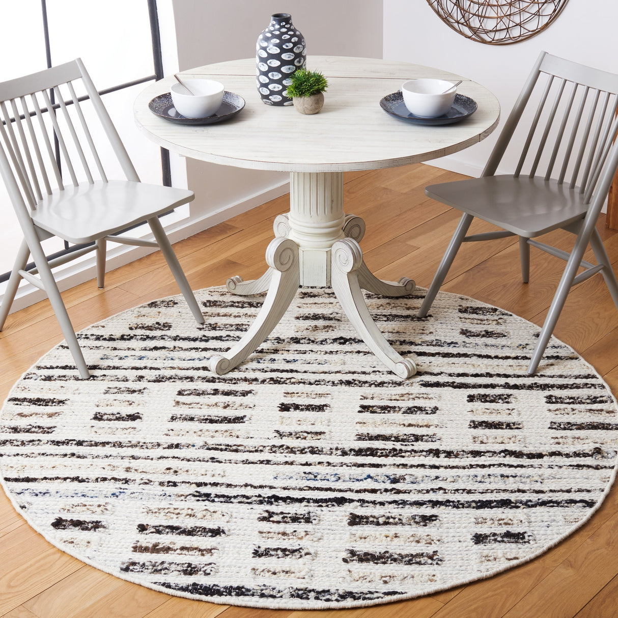 Safavieh Manhattan Man350A Ivory/Dark Brown Rug.