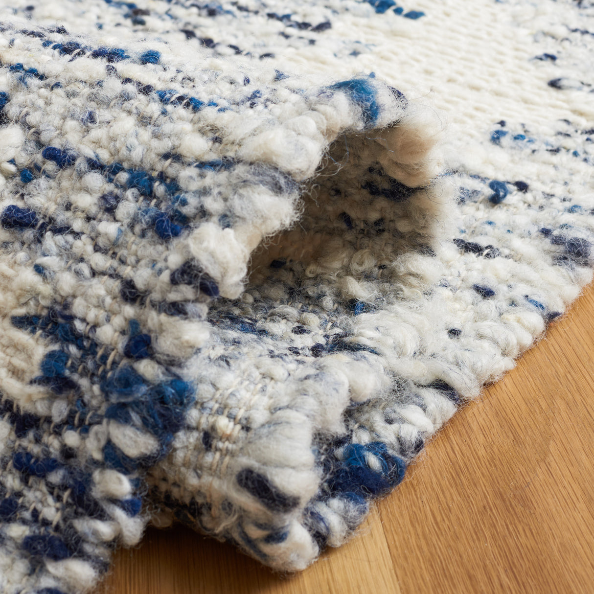 Safavieh Manhattan Man351A Ivory/Blue Rug.