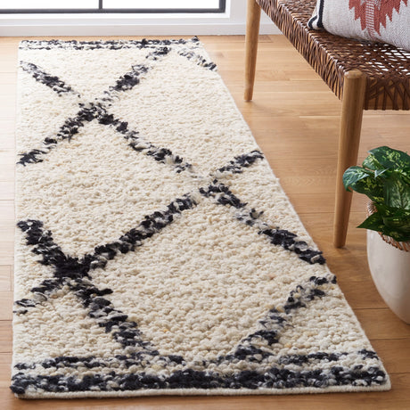 Safavieh Manhattan Man352A Ivory/Black Rug.