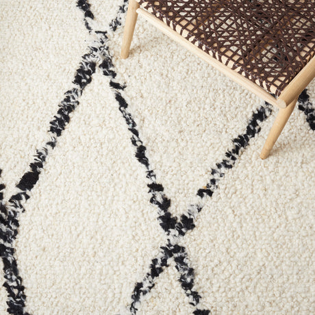 Safavieh Manhattan Man352A Ivory/Black Rug.