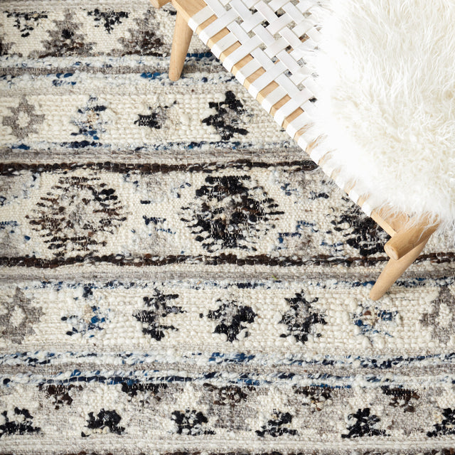 Safavieh Manhattan Man353A Ivory/Black Rug.