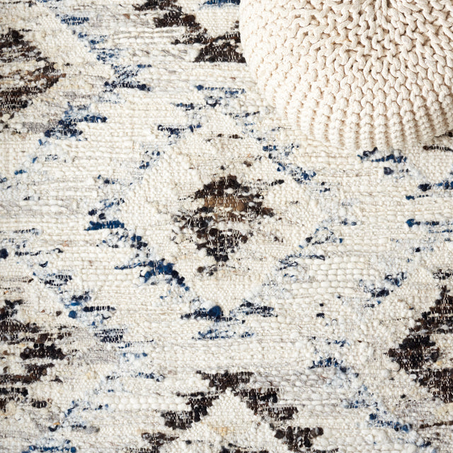 Safavieh Manhattan Man354A Ivory/Charcoal Rug.