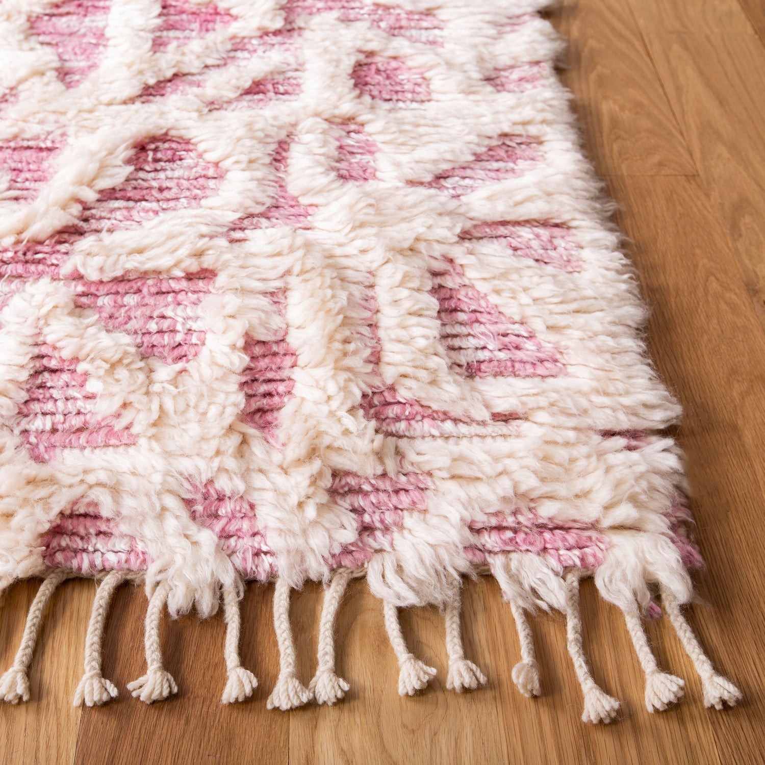 Safavieh Manhattan Man460R Ivory/Pink Rugs.