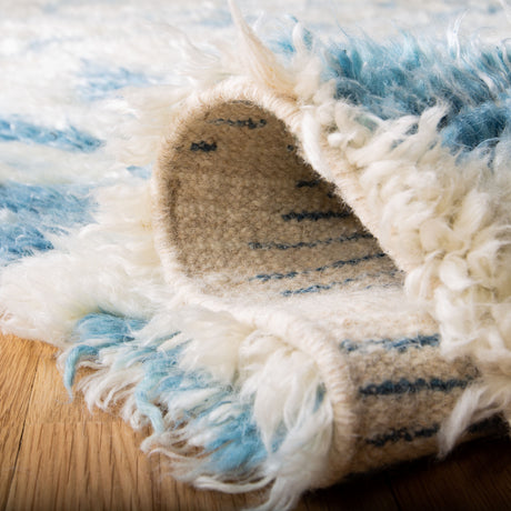 Safavieh Manhattan Man462M Ivory/Blue Rugs.