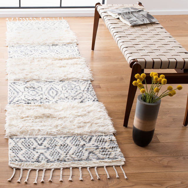 Safavieh Manhattan Man467F Ivory/Grey Rugs.