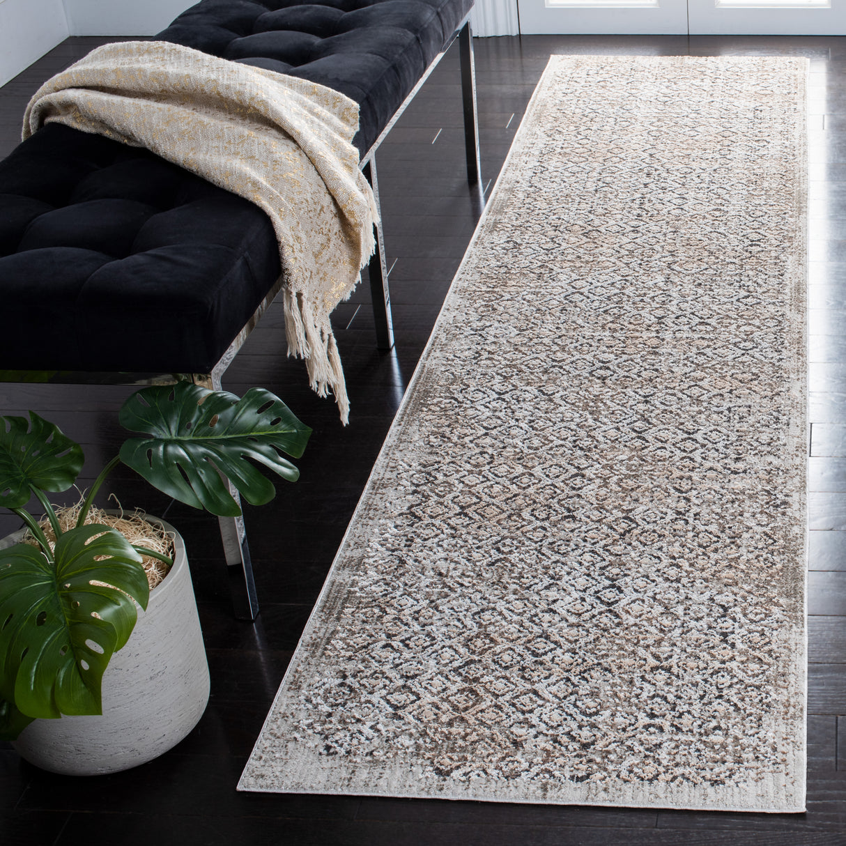 Safavieh Mayflower May257A Ivory/Grey Rugs.