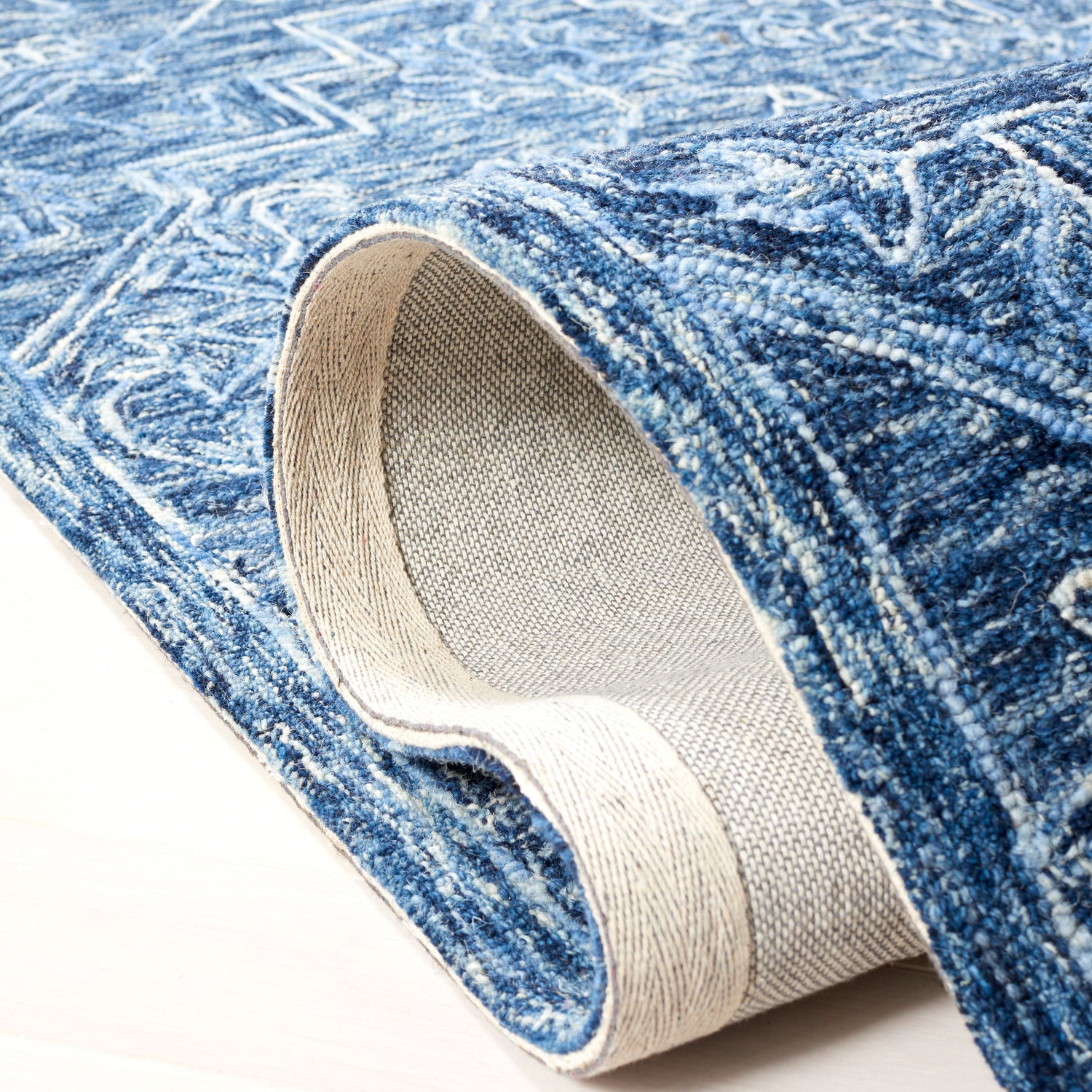 Safavieh Metro Met115M Blue Rugs.