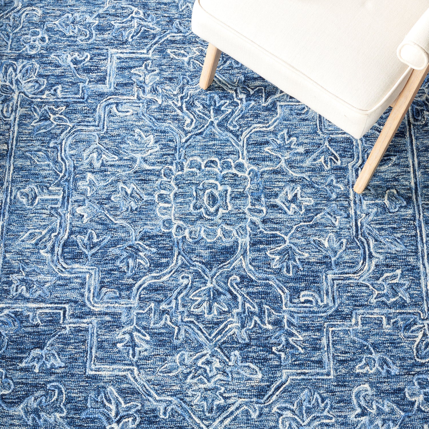 Safavieh Metro Met115M Blue Rugs.