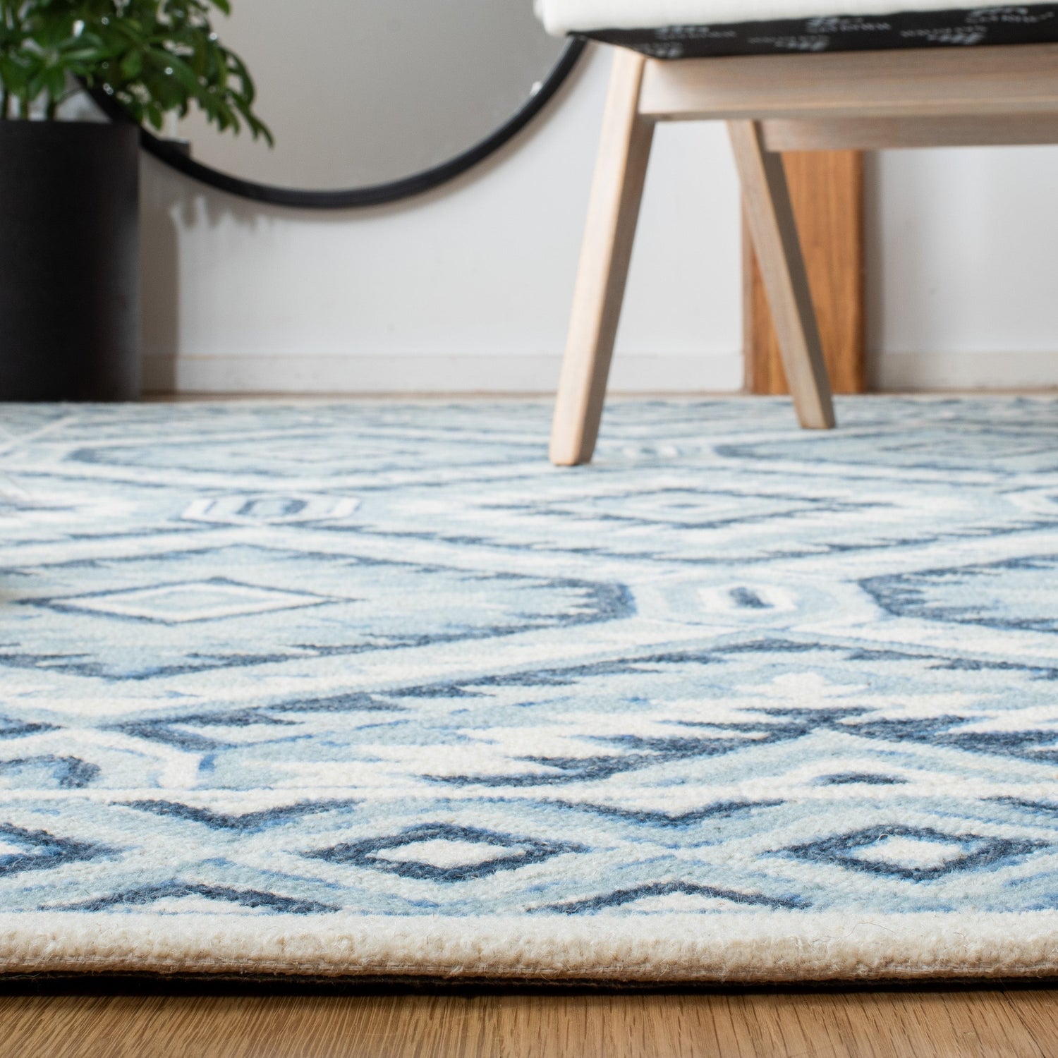 Safavieh Metro Met123M Blue/Ivory Rugs.