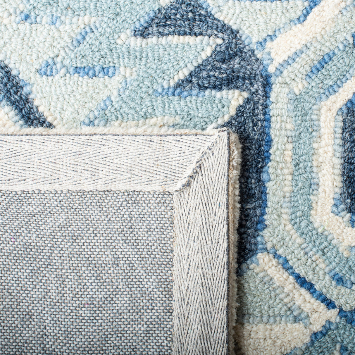Safavieh Metro Met123M Blue/Ivory Rugs.