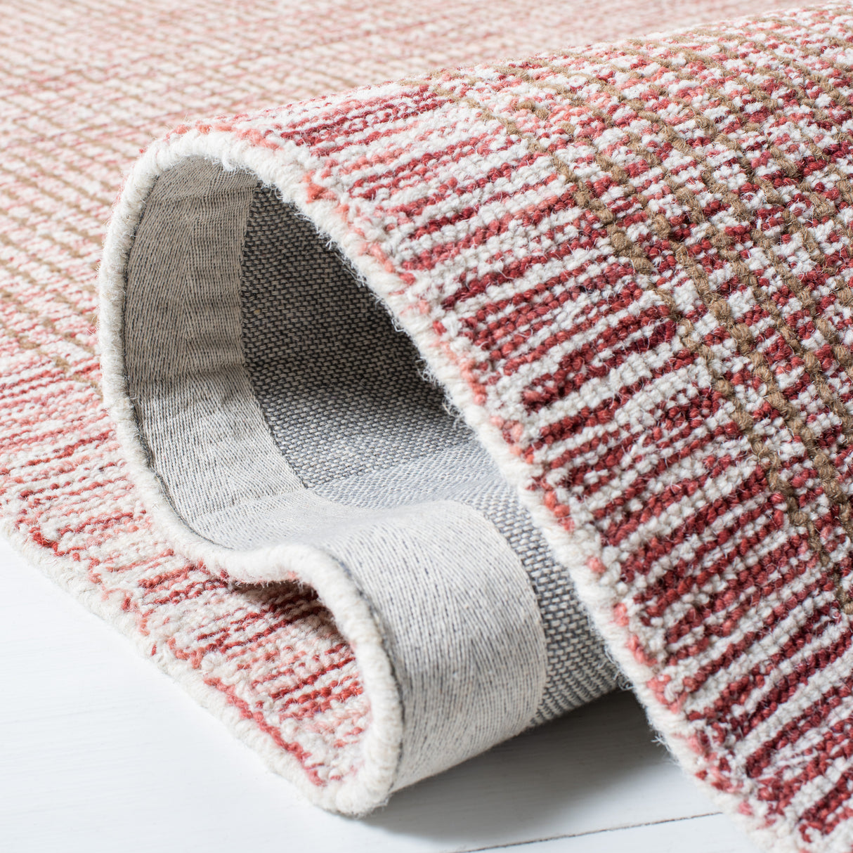 Safavieh Metro Met151Q Ivory/Red Rugs.