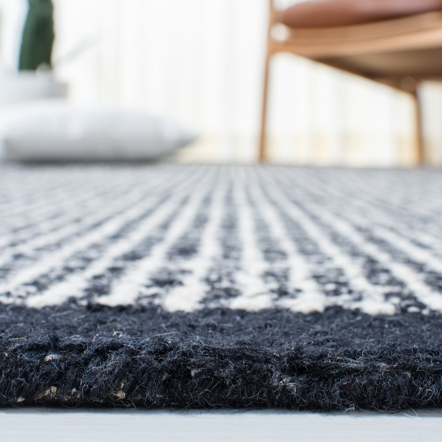 Safavieh Metro Met151Z Ivory/Black Rugs.