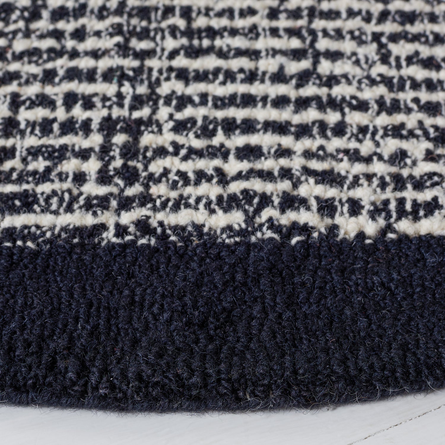Safavieh Metro Met151Z Ivory/Black Rugs.