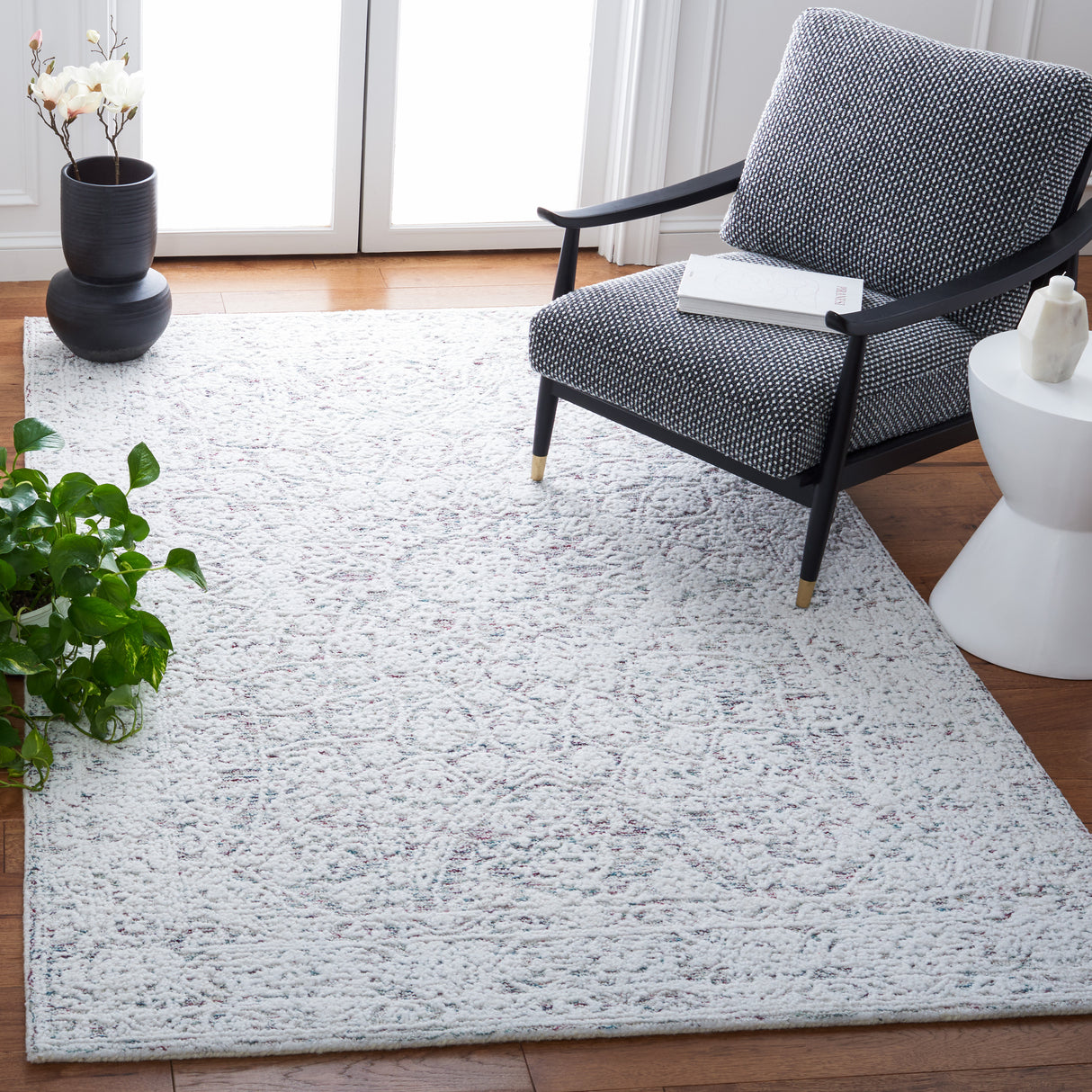 Safavieh Metro Met156Q Ivory/Red Rug.