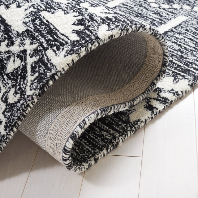 Safavieh Metro Met253Z Black/Ivory Rug.