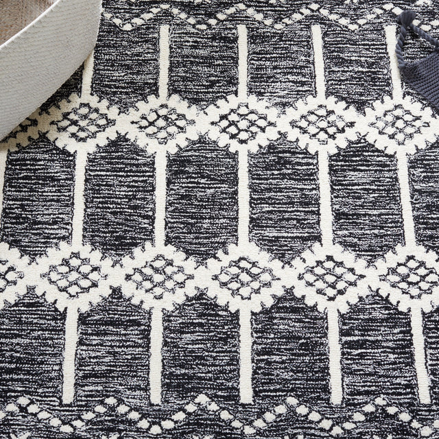 Safavieh Metro Met253Z Black/Ivory Rug.