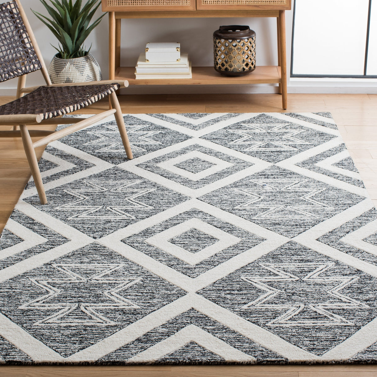 Safavieh Metro Met254A Ivory/Black Rug.