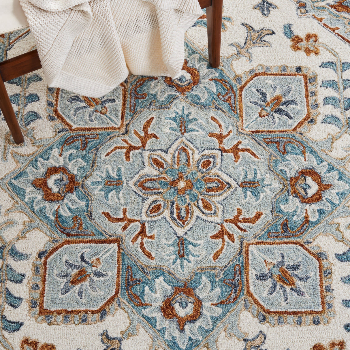 Safavieh Metro Met352M Ivory/Blue Rug.