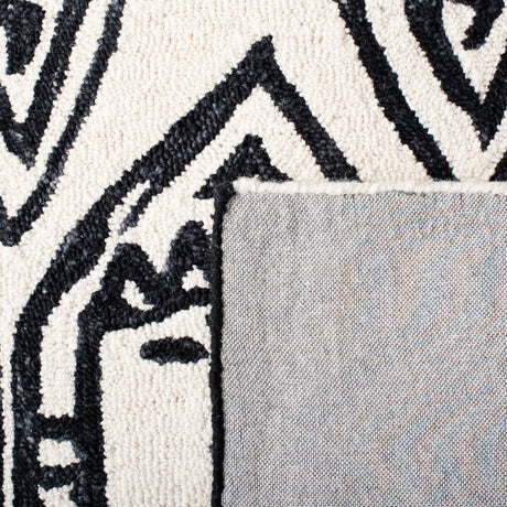 Safavieh Metro Met404Z Black/Ivory Rugs.