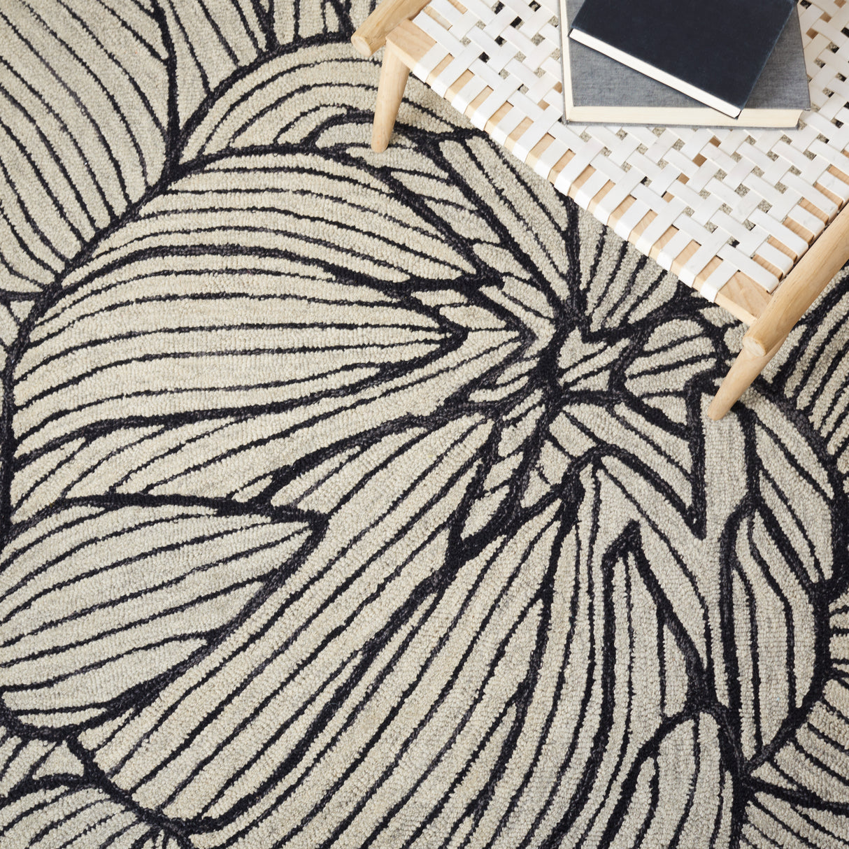 Safavieh Metro Met451Z Black/Ivory Rug.