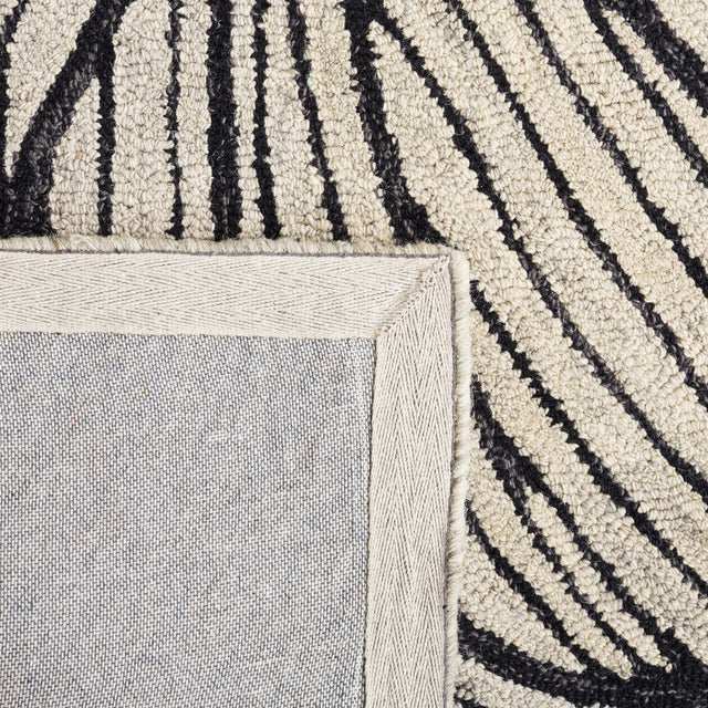 Safavieh Metro Met451Z Black/Ivory Rug.