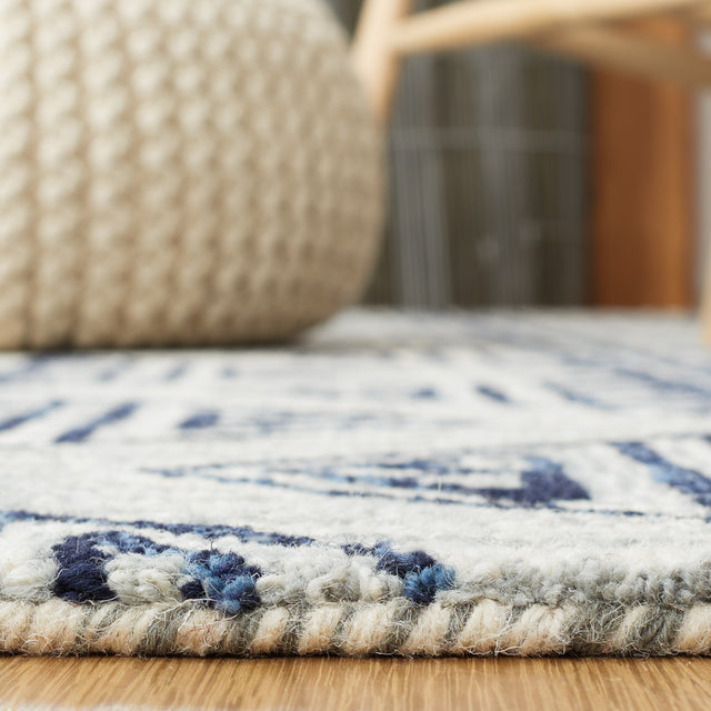 Safavieh Metro Met452M Blue/Ivory Rug.