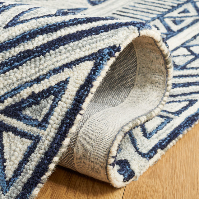 Safavieh Metro Met452M Blue/Ivory Rug.