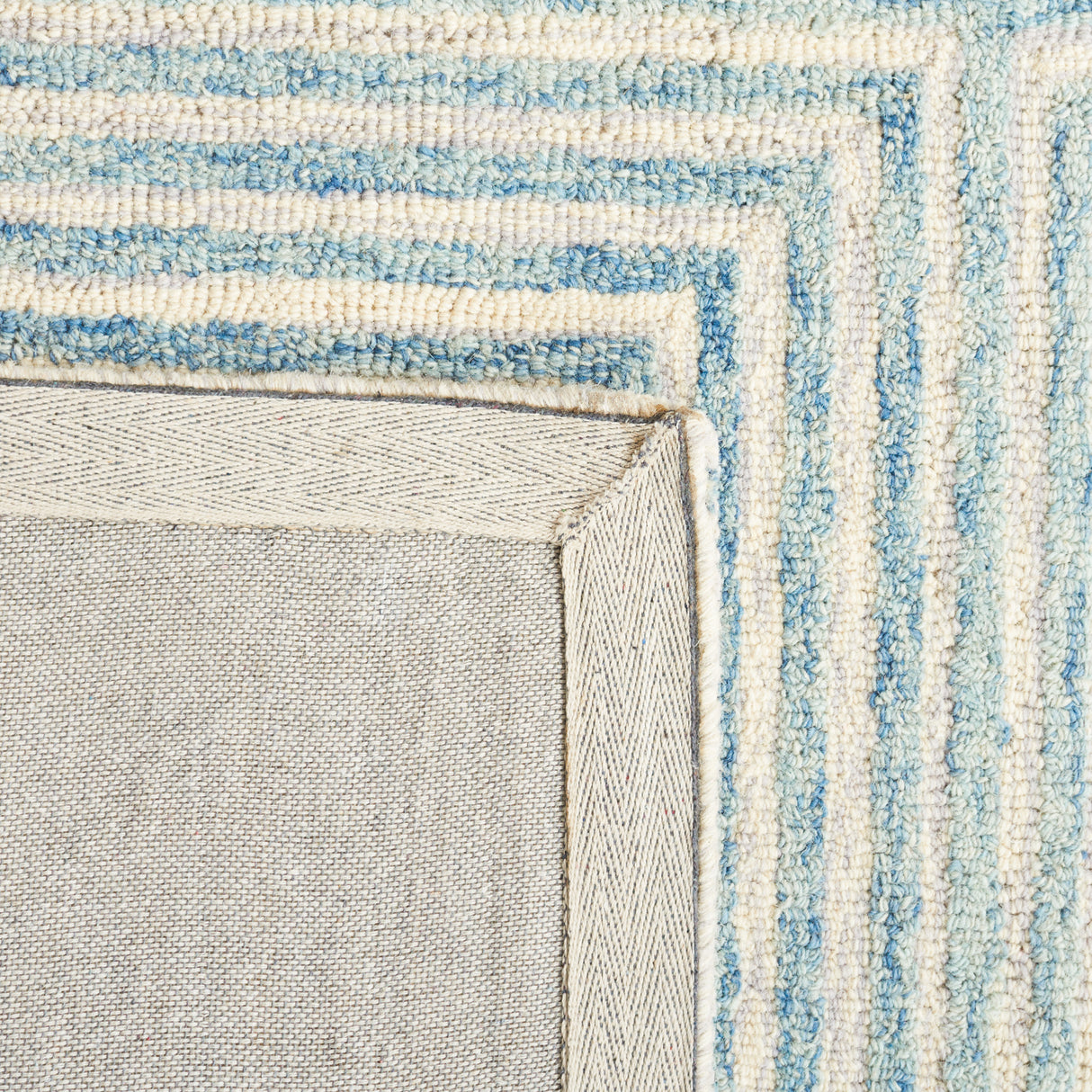 Safavieh Metro Met454L Light Blue/Ivory Rug.