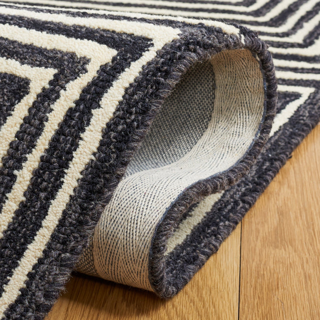 Safavieh Metro Met454Z Black/Beige Rug.