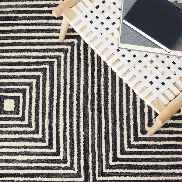Safavieh Metro Met454Z Black/Beige Rug.