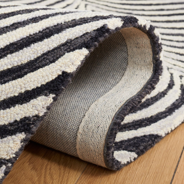 Safavieh Metro Met456Z Black/Beige Rug.