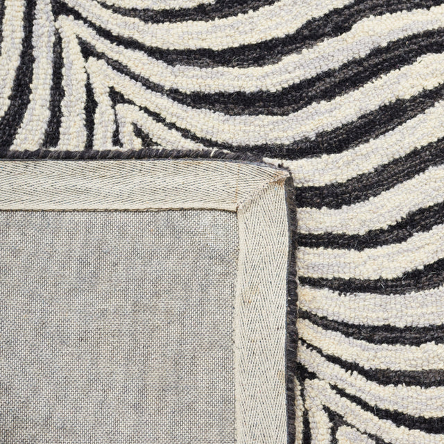 Safavieh Metro Met456Z Black/Beige Rug.