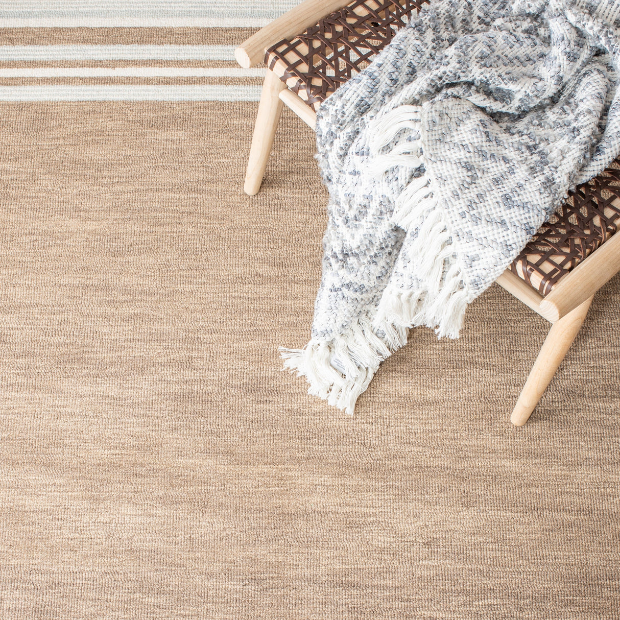 Safavieh Metro Met602T Brown/Ivory Rugs.