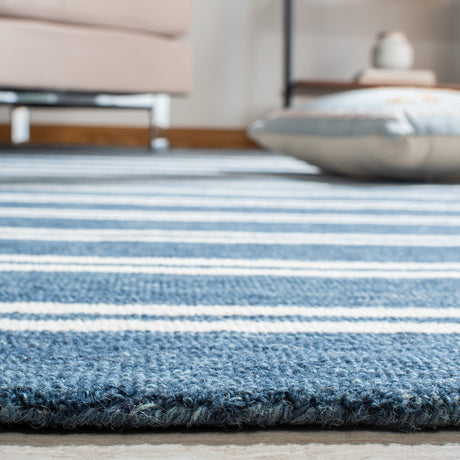 Safavieh Metro Met604M Blue/Ivory Rugs.
