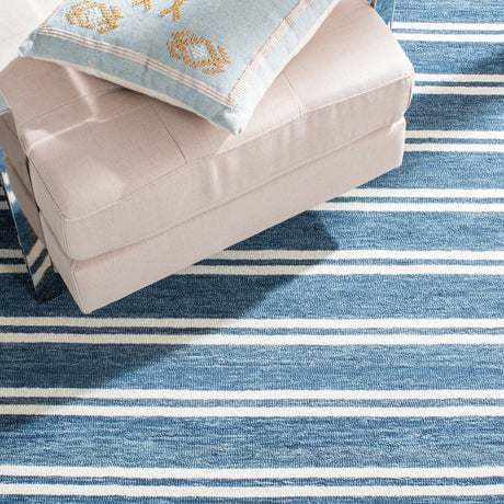 Safavieh Metro Met604M Blue/Ivory Rugs.