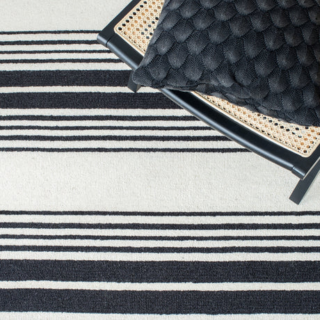 Safavieh Metro Met609A Ivory/Black Rugs.