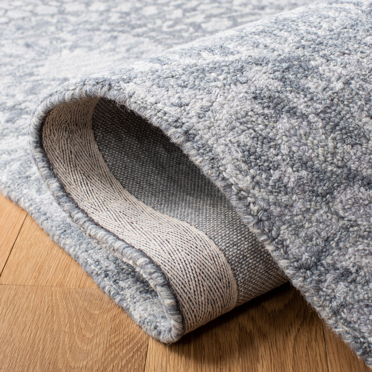 Safavieh Metro Met702A Ivory/Dark Grey Rugs.