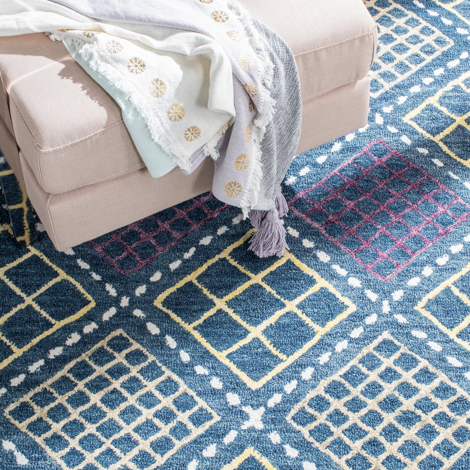 Safavieh Metro Met703M Blue/Yellow Rugs.