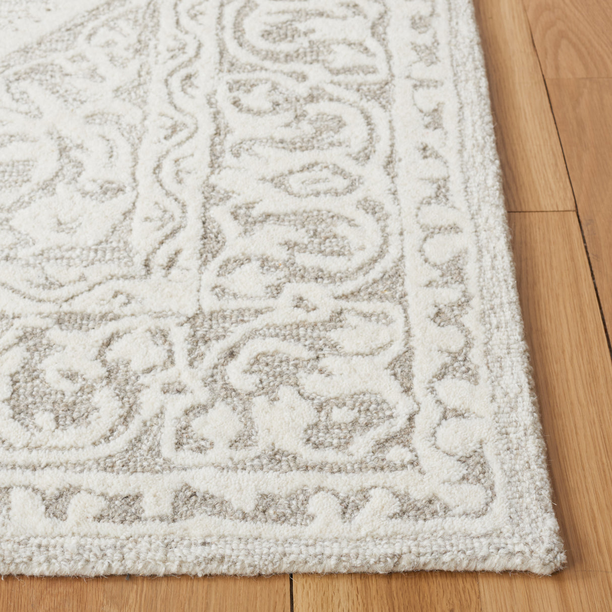 Safavieh Metro Met706F Ivory/Grey Rug.