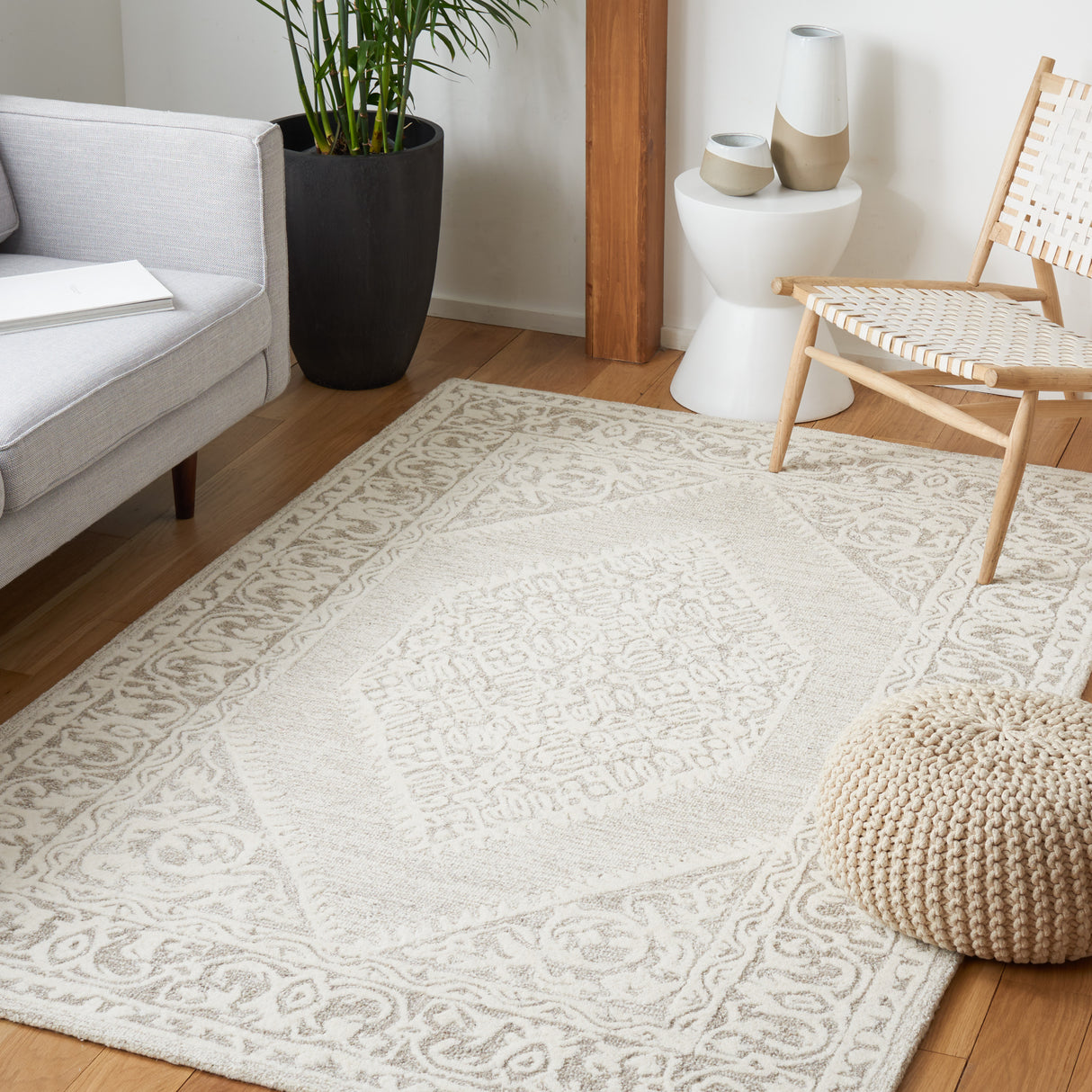 Safavieh Metro Met706F Ivory/Grey Rug.