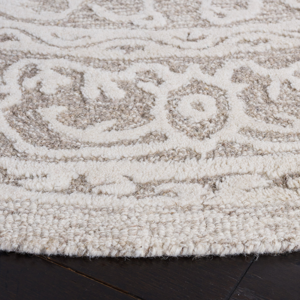 Safavieh Metro Met706F Ivory/Grey Rug.