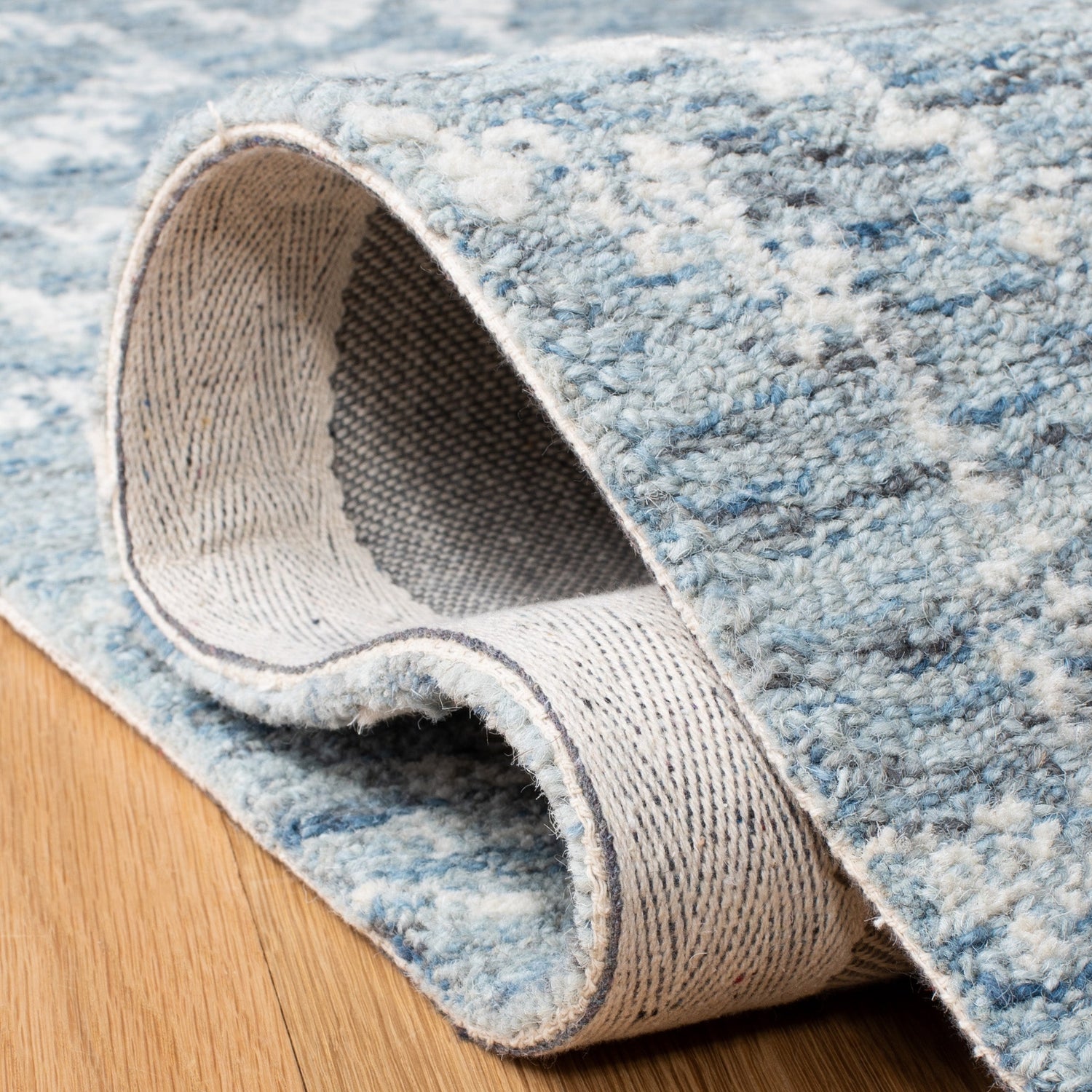 Safavieh Metro Met801M Natural/Blue Rugs.