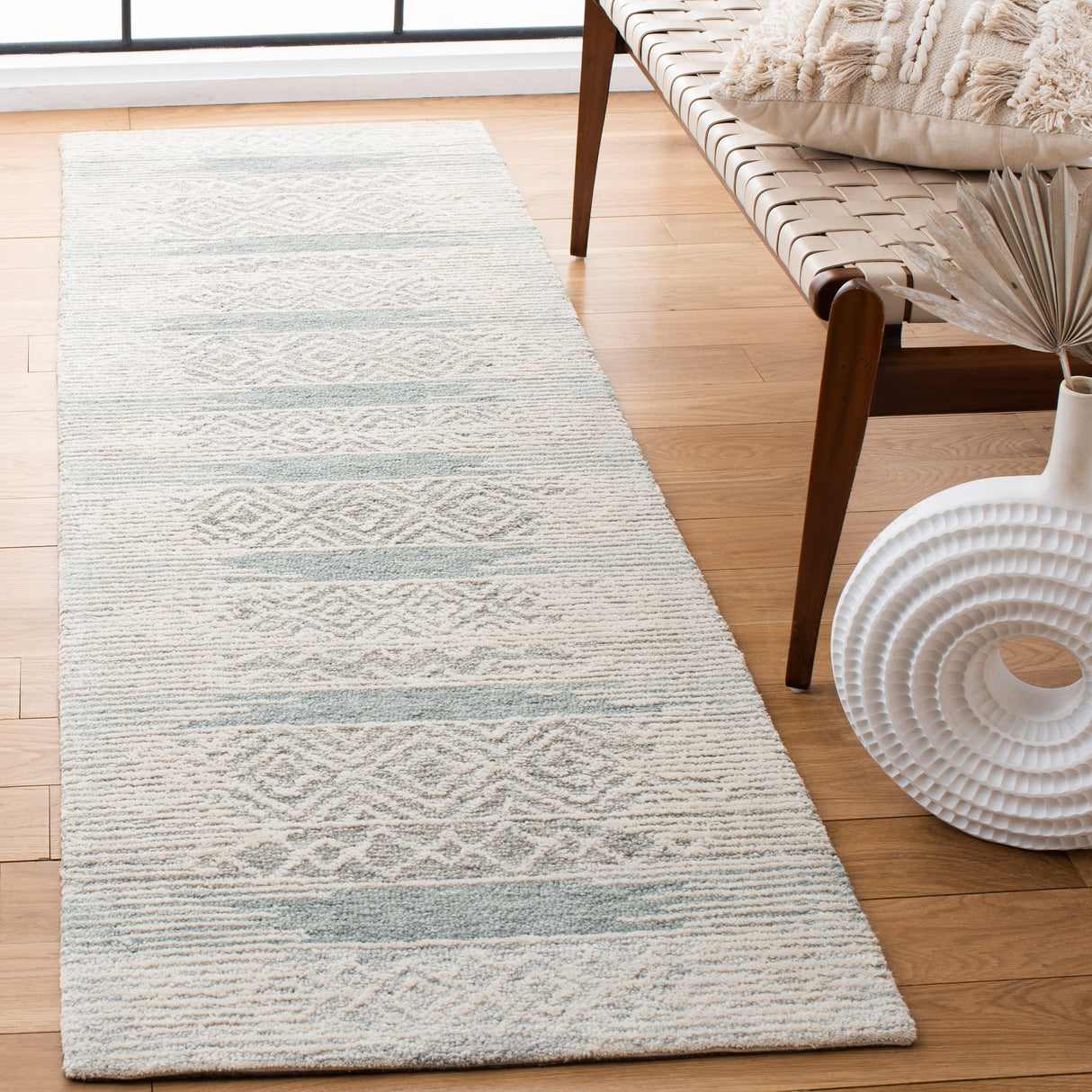 Safavieh Metro Met804F Natural/Light Grey Rugs.