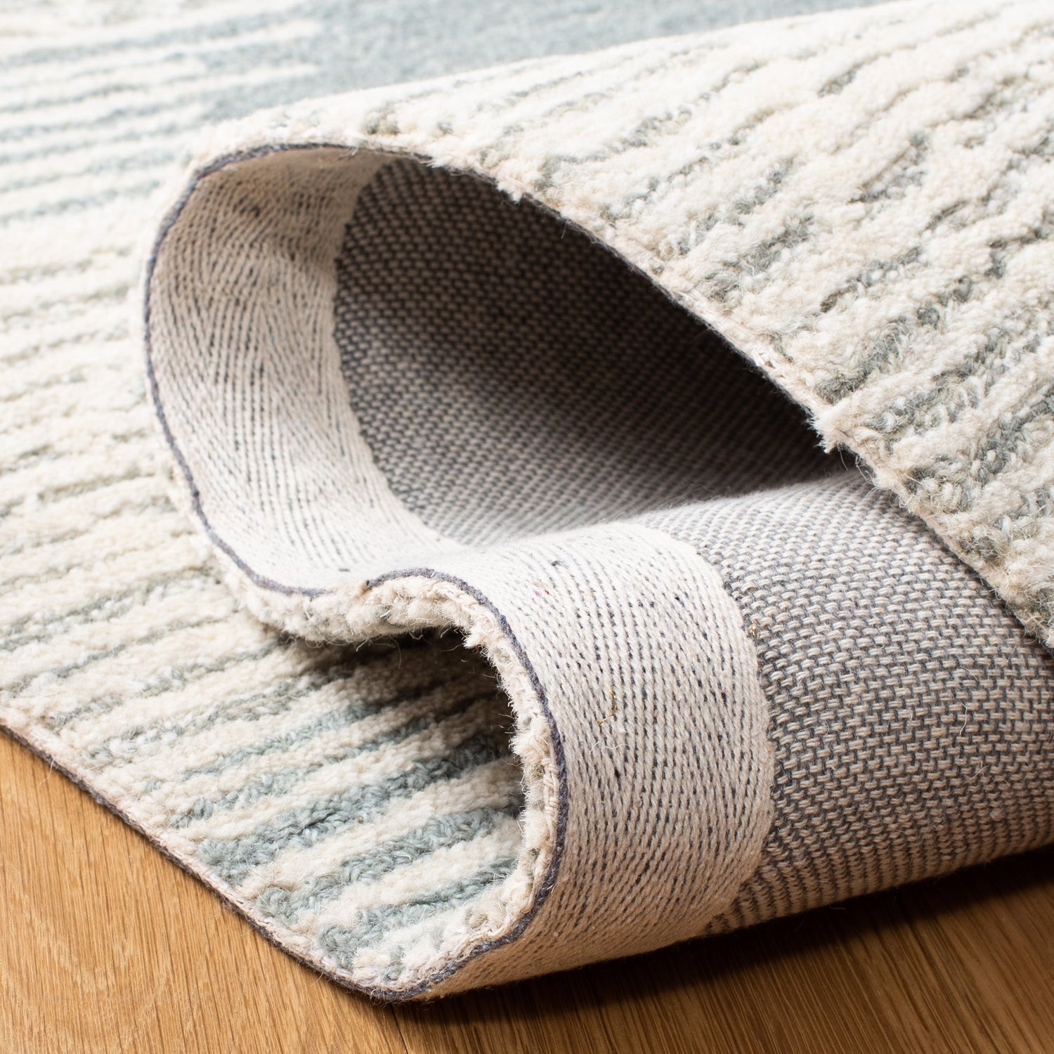 Safavieh Metro Met804F Natural/Light Grey Rugs.