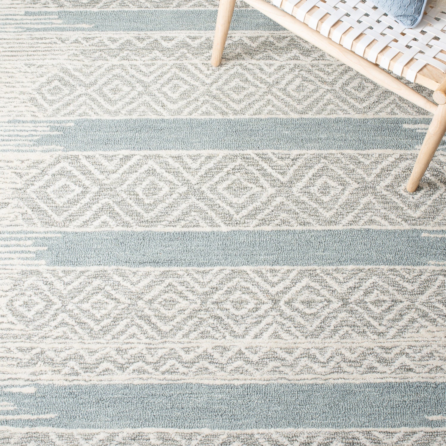 Safavieh Metro Met804F Natural/Light Grey Rugs.