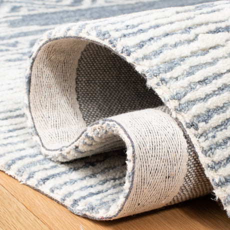 Safavieh Metro Met804M Natural/Blue Rugs.