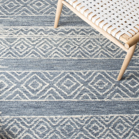 Safavieh Metro Met804M Natural/Blue Rugs.